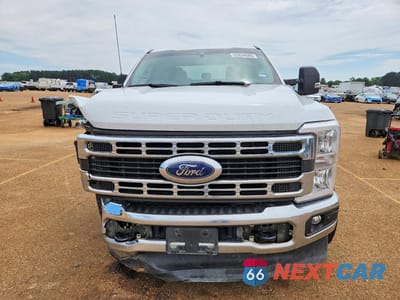 Piąte zdjęcie samochodu w środku: 2025 FORD F250 SUPER DUTY VIN:1FT7W2BT3SEC60057 - miniatura