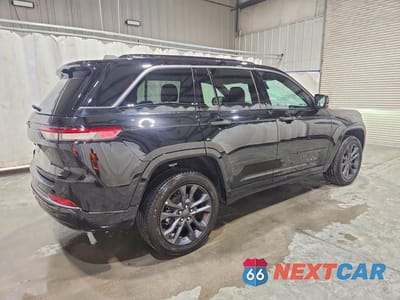Trzecie zdjęcie samochodu z tyłu: 2026 JEEP GRAND CHEROKEE LIMITED VIN:1C4RJHBR7TC231401 - miniatura