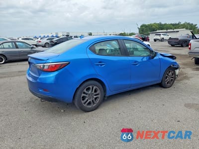 Trzecie zdjęcie samochodu z tyłu: 2019 TOYOTA YARIS LE VIN:3MYDLBYV7KY528603 - miniatura