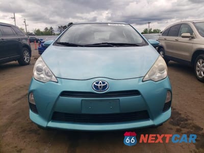 Piąte zdjęcie samochodu w środku: 2013 TOYOTA PRIUS C ONE VIN:JTDKDTB39D1042575 - miniatura
