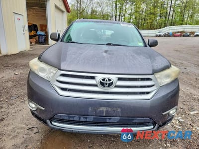 Piąte zdjęcie samochodu w środku: 2011 TOYOTA HIGHLANDER BASE VIN:5TDBK3EH3BS086374 - miniatura
