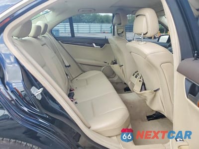 Zdjęcie 10 z 12 samochodu: 2012 MERCEDES-BENZ C 250 VIN:WDDGF4HB9CR215862 - miniatura