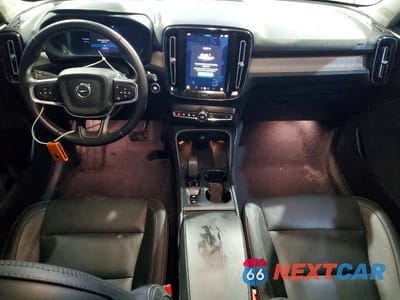 Zdjęcie 8 z 13 samochodu: 2025 VOLVO XC40 CORE VIN:YV4L12UJ0S2565863 - miniatura