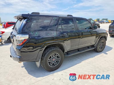 Trzecie zdjęcie samochodu z tyłu: 2020 TOYOTA 4RUNNER SR5 VIN:JTEZU5JR2L5228056 - miniatura