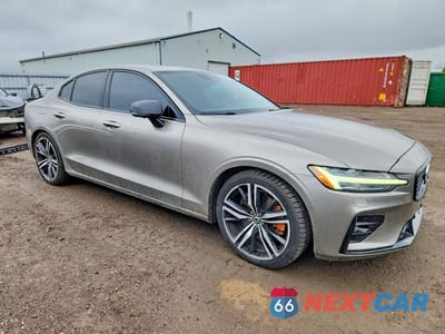 Czwarte zdjęcie samochodu z boku: 2019 VOLVO S60 T6 R-DESIGN VIN:7JRA22TM6KG004283 - miniatura