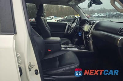Piąte zdjęcie samochodu w środku: 2022 TOYOTA 4RUNNER TRD SPORT VIN:JTESU5JR6N5991248 - miniatura