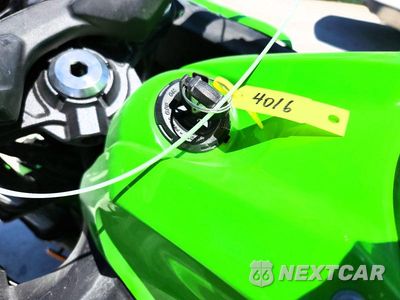Zdjęcie 8 z 10 samochodu: 2025 KAWASAKI EX650 P VIN:ML5EXEP16SDAE6241 - miniatura