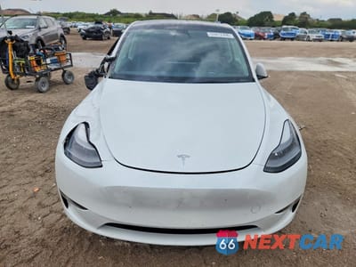 Piąte zdjęcie samochodu w środku: 2023 TESLA MODEL Y VIN:7SAYGDEE2PF778955 - miniatura