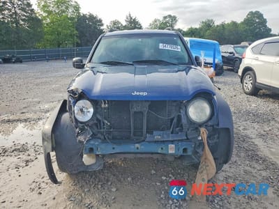 Piąte zdjęcie samochodu w środku: 2004 JEEP LIBERTY SPORT VIN:1J4GL48K24W192747 - miniatura