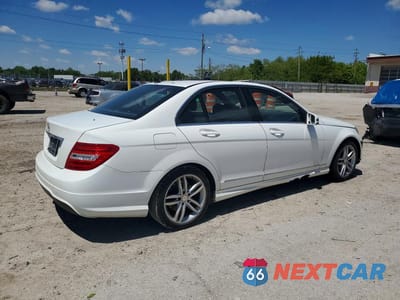 Trzecie zdjęcie samochodu z tyłu: 2014 MERCEDES-BENZ C 250 VIN:WDDGF4HBXER303337 - miniatura