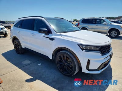 Czwarte zdjęcie samochodu z boku: 2021 KIA SORENTO SX VIN:5XYRK4LF6MG063273 - miniatura