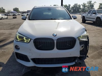 Piąte zdjęcie samochodu w środku: 2018 BMW X1 SDRIVE28I VIN:WBXHU7C39J5H39769 - miniatura