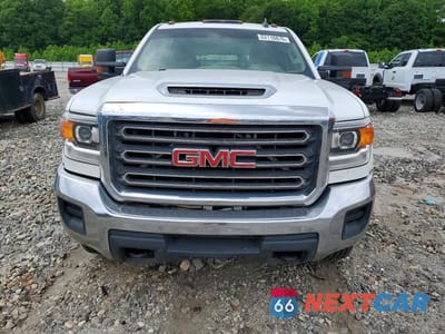 Piąte zdjęcie samochodu w środku: 2018 GMC SIERRA K3500 VIN:1GD42VCY9JF155098 - miniatura