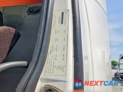 Zdjęcie 10 z 10 samochodu: 2018 VOLVO VNL SEMI TRUCK VIN:4V4N39TG2JN892772 - miniatura