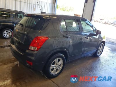 Trzecie zdjęcie samochodu z tyłu: 2019 CHEVROLET TRAX LS VIN:3GNCJKSB4KL258118 - miniatura