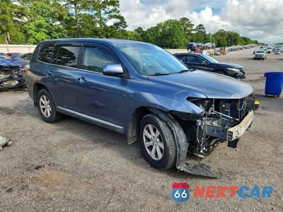 Czwarte zdjęcie samochodu z boku: 2012 TOYOTA HIGHLANDER BASE VIN:5TDZK3EH0CS060945 - miniatura