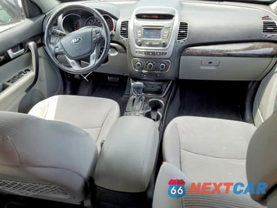 Zdjęcie 8 z 13 samochodu: 2015 KIA SORENTO LX VIN:5XYKT4A64FG607905 - miniatura
