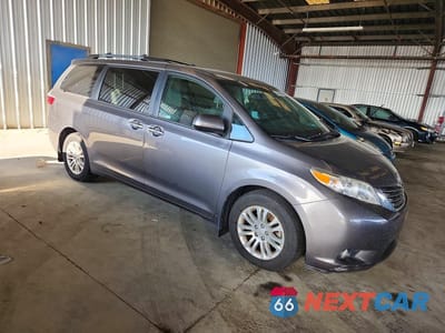 Czwarte zdjęcie samochodu z boku: 2017 TOYOTA SIENNA XLE PREMIUM 8-PASSENGER VIN:5TDYZ3DC6HS876403 - miniatura