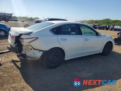 Trzecie zdjęcie samochodu z tyłu: 2016 NISSAN ALTIMA 2.5 S VIN:1N4AL3AP1GC255845 - miniatura
