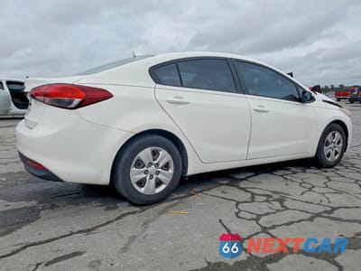 Trzecie zdjęcie samochodu z tyłu: 2017 KIA FORTE LX VIN:3KPFK4A7XHE075136 - miniatura
