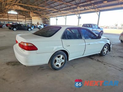 Trzecie zdjęcie samochodu z tyłu: 2000 HONDA ACCORD EX VIN:1HGCG1653YA056667 - miniatura
