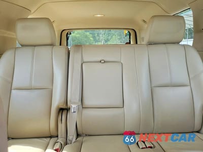 Zdjęcie 10 z 13 samochodu: 2014 CHEVROLET SUBURBAN C1500 LT VIN:1GNSCJE07ER229669 - miniatura
