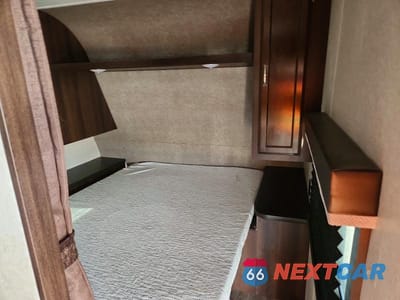Piąte zdjęcie samochodu w środku: 2018 JAYCO JAY FLIGHT SLX CAMPER VIN:1UJBJ0BT6J17T0438 - miniatura