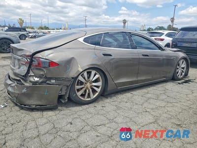 Trzecie zdjęcie samochodu z tyłu: 2016 TESLA MODEL S VIN:5YJSA1E20GF123881 - miniatura