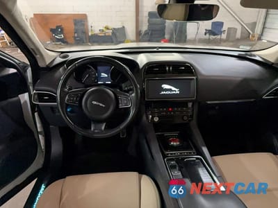 Zdjęcie 9 z 12 samochodu: 2019 JAGUAR F-PACE PREMIUM VIN:SADCJ2FX5KA364541 - miniatura