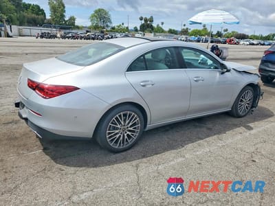 Trzecie zdjęcie samochodu z tyłu: 2023 MERCEDES-BENZ CLA 250 VIN:W1K5J4GBXPN328692 - miniatura