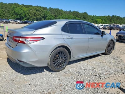 Trzecie zdjęcie samochodu z tyłu: 2018 TOYOTA CAMRY L VIN:4T1B11HK8JU561702 - miniatura