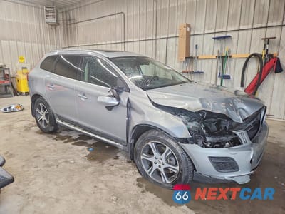 Czwarte zdjęcie samochodu z boku: 2011 VOLVO XC60 T6 VIN:YV4902DZ8B2135565 - miniatura