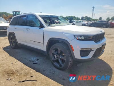 Czwarte zdjęcie samochodu z boku: 2023 JEEP GRAND CHEROKEE LIMITED VIN:1C4RJHBG9PC542235 - miniatura