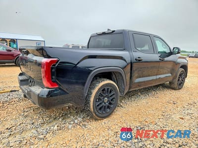 Trzecie zdjęcie samochodu z tyłu: 2024 TOYOTA TUNDRA LIMITED HV VIN:5TFWC5DB7RX045130 - miniatura