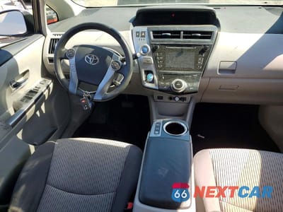 Zdjęcie 8 z 13 samochodu: 2015 TOYOTA PRIUS V TWO VIN:JTDZN3EU4FJ039117 - miniatura