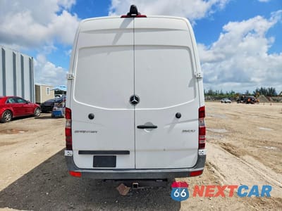 Zdjęcie 6 z 13 samochodu: 2017 MERCEDES-BENZ SPRINTER 2500 VIN:WD3PE8CD7HP559099 - miniatura