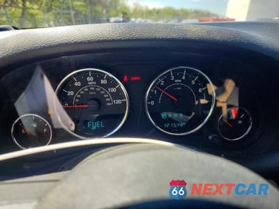 Zdjęcie 9 z 13 samochodu: 2015 JEEP WRANGLER UNLIMITED SAHARA VIN:1C4BJWEG0FL516400 - miniatura