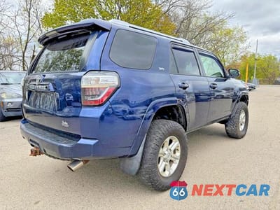 Czwarte zdjęcie samochodu z boku: 2015 TOYOTA 4RUNNER SR5 PREMIUM VIN:JTEBU5JR8F5272634 - miniatura