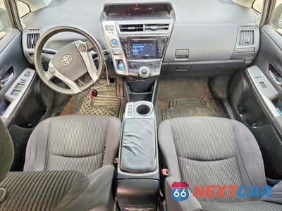 Zdjęcie 8 z 12 samochodu: 2017 TOYOTA PRIUS V TWO VIN:JTDZN3EU2HJ066481 - miniatura