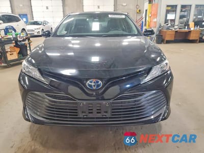 Piąte zdjęcie samochodu w środku: 2020 TOYOTA CAMRY XLE VIN:4T1F31AKXLU012334 - miniatura