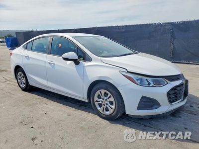Czwarte zdjęcie samochodu z boku: 2019 CHEVROLET CRUZE LS VIN:1G1BC5SM4K7132856 - miniatura