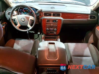 Zdjęcie 8 z 13 samochodu: 2011 CHEVROLET TAHOE K1500 LS VIN:1GNSKAE03BR233555 - miniatura
