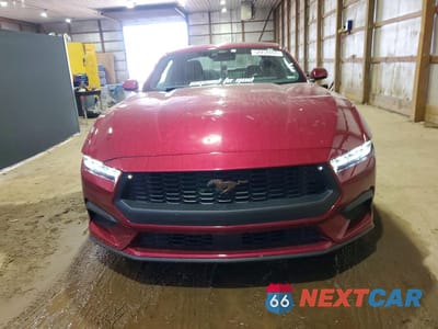 Piąte zdjęcie samochodu w środku: 2025 FORD MUSTANG VIN:1FA6P8TH4S5102855 - miniatura