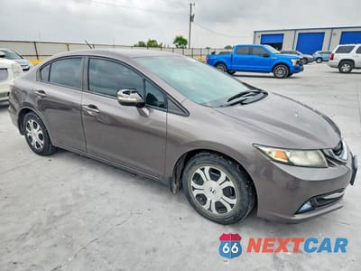 Czwarte zdjęcie samochodu z boku: 2013 HONDA CIVIC HYBRID VIN:19XFB4F25DE000125 - miniatura