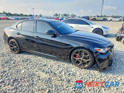 Czwarte zdjęcie samochodu z boku: 2020 ALFA ROMEO GIULIA TI VIN:ZARFAMBNXL7631234 - miniatura