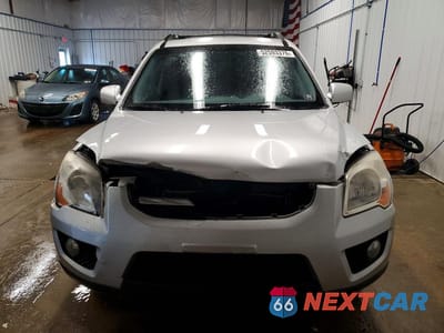 Piąte zdjęcie samochodu w środku: 2010 KIA SPORTAGE EX VIN:KNDKHCA3XA7717347 - miniatura