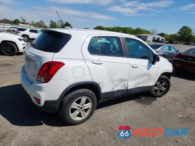 Trzecie zdjęcie samochodu z tyłu: 2020 CHEVROLET TRAX LS VIN:KL7CJNSB3LB315015 - miniatura