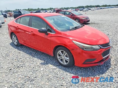 Czwarte zdjęcie samochodu z boku: 2018 CHEVROLET CRUZE LT VIN:1G1BE5SM2J7163452 - miniatura