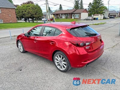 Trzecie zdjęcie samochodu z tyłu: 2018 MAZDA 3 GRAND TOURING VIN:3MZBN1M34JM200329 - miniatura