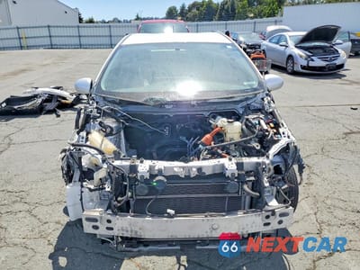Piąte zdjęcie samochodu w środku: 2015 TOYOTA PRIUS TWO VIN:JTDKN3DU5F0480151 - miniatura